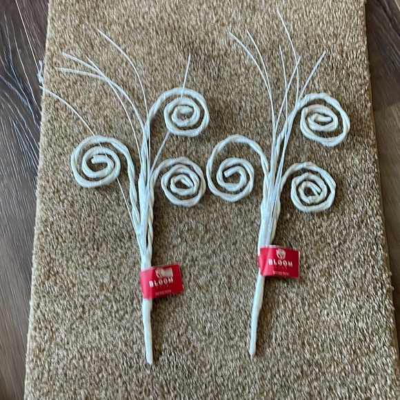 2 Bloom Room White Holiday Picks - Picture 1 of 3